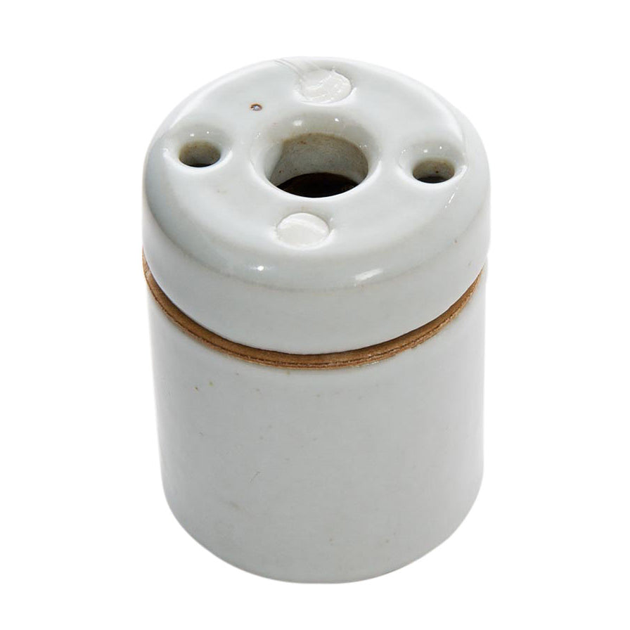 Medium Base Two-piece Porcelain Socket w/Mount Gasket, Leviton CAT. NO. 30 (48127)